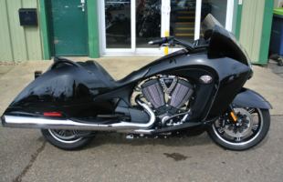 Victory Vision 8-Ball, 2012, low miles 6000, stage 1, rare bike, great value motorbike