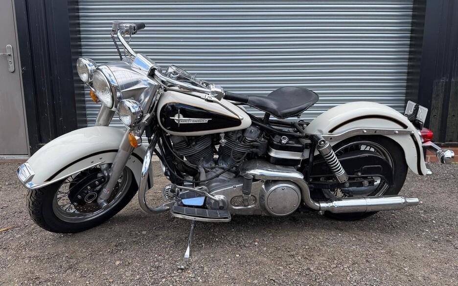 Harley-Davidson Electra Glide 1975 motorbike