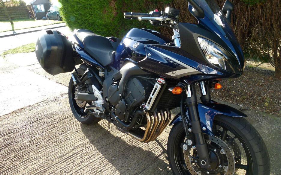 2010 Yamaha FZ6 Fazer S2 ABS Blue GIVI Touring Panniers motorbike