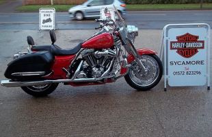 Harley-Davidson FLHRSE3 Screamin Eagle Road King motorbike