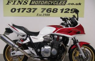 2009 Honda CB 1300 SA-9 Super Four Red/White New MOT, Warranty, sports exhaust motorbike
