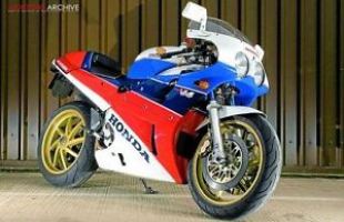 Honda RC30 RVF 750 4500 Miles BEAUTIFULL Classic motorbike