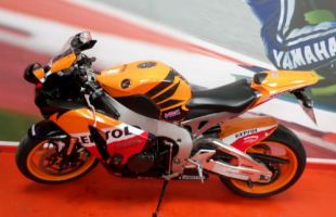 Honda CBR 1000 RR-9 **REPSOL RACE PAINT** motorbike