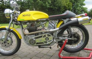 norton atlas 750 motorbike