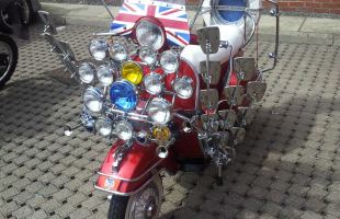 fully restored vespa t5 classic fully moded up over 10,000 spent motorbike