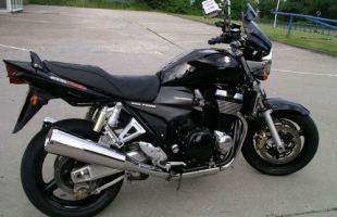 Suzuki GSX 1400 K4. Twin pipe model. Black. Superb condition. Alarmed. GSX1400 motorbike