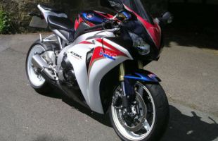 Honda CBR1000RR RR-B FIREBLADE (HRC COLOURS, 600 Miles !) 2011 11 Reg motorbike
