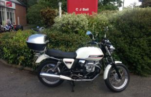 Moto Guzzi V7 Classic 6118 Miles White motorbike