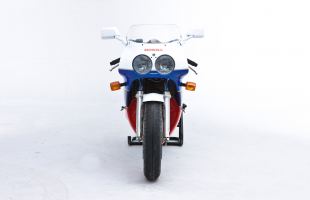 1992 Honda RC30 motorbike