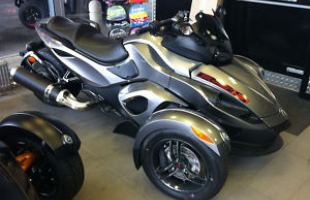 CAN-AM SPYDER RS-S SPECIAL EDITION IN STOCK AND READY TO GO! motorbike