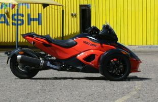 CAN-AM SPYDER RSS SE5 DRAGON RED / MATT Black ex demo BIG SAVING ON NEW Price motorbike