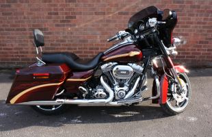Harley-Davidson FLHXSE SCREAMING EAGLE CVO STREET GLIDE motorbike