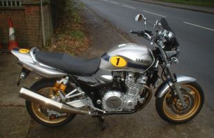 Yamaha XJR1300 motorbike