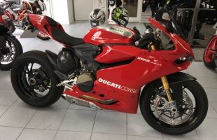 Ducati 1199R Panigale 250 miles Mint 63 Reg Full Termi, lots of Carbon fibre motorbike