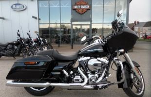 Harley-Davidson FLTRXS ROAD GLIDE IN VIVID Black motorbike
