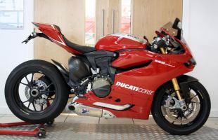 2013 Ducati 1199 Panigale R Red 2,900 Miles Lots Of Nice Extras motorbike