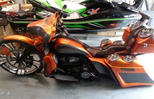 2014 Harley-Davidson Street Glide, colour orange / grey motorbike