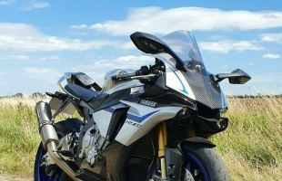 Yamaha r1m 2016 motorbike