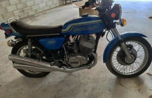1972 Kawasaki H2, colour Blue motorbike