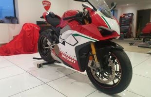 Ducati V4S Speciale replica motorbike