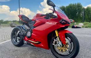 2015 Ducati Superbike, color Red motorbike