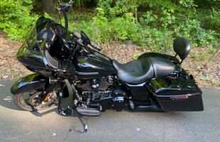 2018 Harley-Davidson Touring, Black motorbike