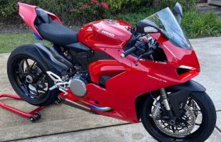 2020 Ducati Superbike, Red motorbike