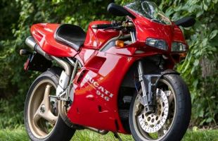 1997 Ducati 916 motorbike
