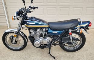 1975 Kawasaki Z1 900, Blue motorbike