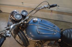 1968 Triumph Trophy, Blue motorbike