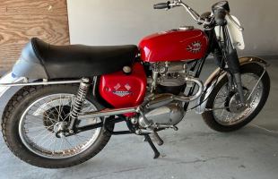 1967 BSA HORNET, Red motorbike