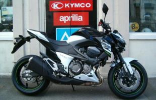 Kawasaki Z800 ZR800 ADS 2013 800cc Naked White with FREE uk delivery motorbike