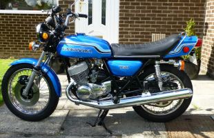 1972 H2 750 Kawasaki BLUE motorbike