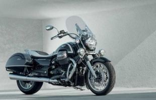 Moto Guzzi California 1400 Tour motorbike