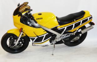 Yamaha RZV500R / RD500 51X YPVS motorbike