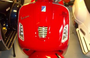 VESPA GTS 300 SUPER RED 2013 SCOOTER - SUPERB Price! motorbike