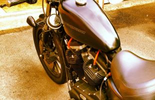 Harley Davidson Sportster 883 Iron motorbike