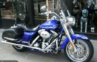 Harley-Davidson 2007 SCREAMIN EAGLE CVO ROAD KING COBALT BLUE motorbike