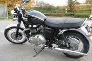 Picture 9 - Triumph Bonneville T100 SE in silver & black, new unregistered motorbike