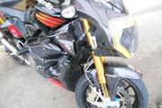 Picture 3 - Aprilia Tuono Factory racing motorbike