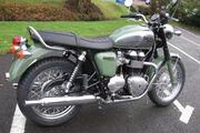 Picture 3 - Triumph Bonneville T100 custom military green 50s style paint new bike motorbike