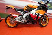 Picture 2 - Honda CBR 1000 RR-9 *Repsol Race Paint* motorbike