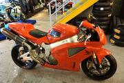Picture 3 - Honda VTR 1000 SP2 motorbike