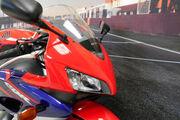 Picture 10 - 2005 Honda CBR 1000 RR-5 Fireblade Low Mileage One Owner CBR1000RR motorbike