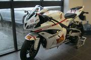 Picture 3 - 2011 Honda CBR 600 RR-B Simoncelli Memorial Edition motorbike
