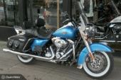 Harley-Davidson FLHRC ROAD KING Classic COOL BLUE PEARL VANCE & HINES MONSTE for sale