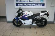 Picture 2 - 2011 Honda CBR 600 RR-B White/Blue damaged repairable motorbike