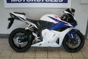 Picture 5 - 2011 Honda CBR 600 RR-B White/Blue damaged repairable motorbike