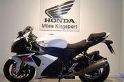 Picture 2 - 2010 Suzuki GSXR1000 L0 White Motorcycle motorbike