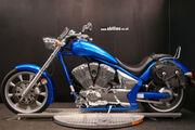 Picture 2 - Honda VT 1300 CX-A Fury Cruiser Chopper, Extras, 2000 Miles motorbike
